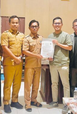 Penandatanganan Implementation Arrangement (IA) antara PGSD FKIP UNSULBAR dan Dinas Pendidikan Kabupaten Mamuju Tengah