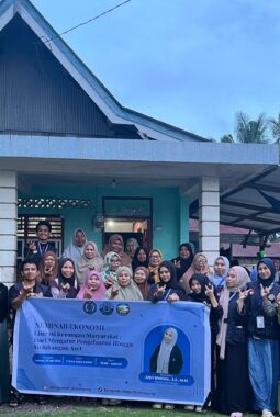 Mahasiswa KKN-T Posko IX Desa Sindu Agung Kolaborasi Dosen UM Palopo Selenggarakan PKM Melalui Seminar Literasi Keuangan