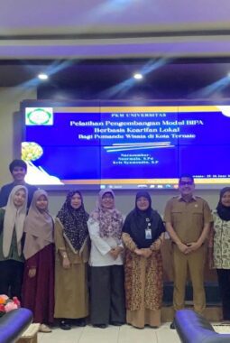 Tim PKM Kewirausahaan Universitas Khairun Gelar Pelatihan Pengembangan Modul BIPA Berbasis Kearifan Lokal bagi Pemandu Wisata Ternate
