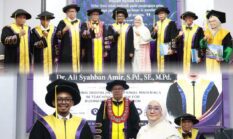 Kembangkan Bahan Ajar English for Business Communication Antar WR 1 Institut Turatea Indonesia Jeneponto Raih Doktor di FBS UNM