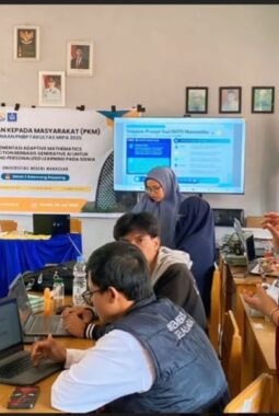 Perkuat Kompetensi Guru, Tim PKM UNM Latih MGMP Matematika Sidrap Mengembangkan Bank Soal HOTS berbasis Gen-AI