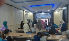 Dukung Tumbuh Kembang Bayi, Dosen Fisioterapi Edukasi Kader dan Orang Tua tentang Senam Bayi