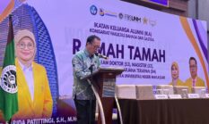 Prof Anshari Apresiasi Perjuangan Orang Tua, FBS UNM Lepas 94 Alumni 