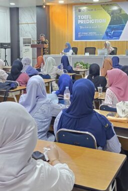 Perkuat Daya Saing Global, Direktur Pascasarjana UM Palopo Buka Pelaksanaan TOEFL Mahasiswa Magister