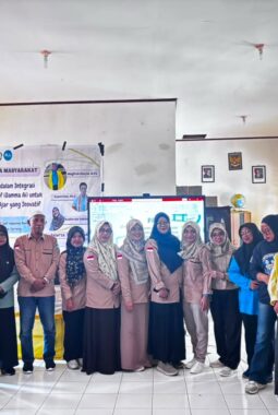Kembangkan Bahan Ajar Inovatif, Tim PKM FKIP Unkhair Ternate Latih Guru Integrasikan Teknologi Digital Melalui Pemanfaatan Gamma AI