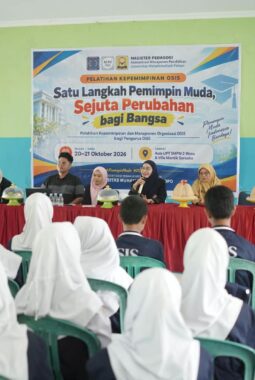 Magister Pedagogi UM Palopo Tanamkan Jiwa Kepemimpinan Generasi Muda melalui Pelatihan OSIS di Luwu Timur