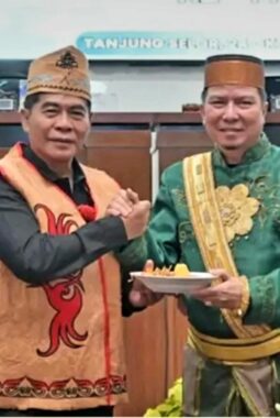 Tradisi Tumpeng dan Nasi Rasul Tutup Paripurna HUT ke-14 Kaltara, Simbol Keharmonisan Pemprov dan DPRD
