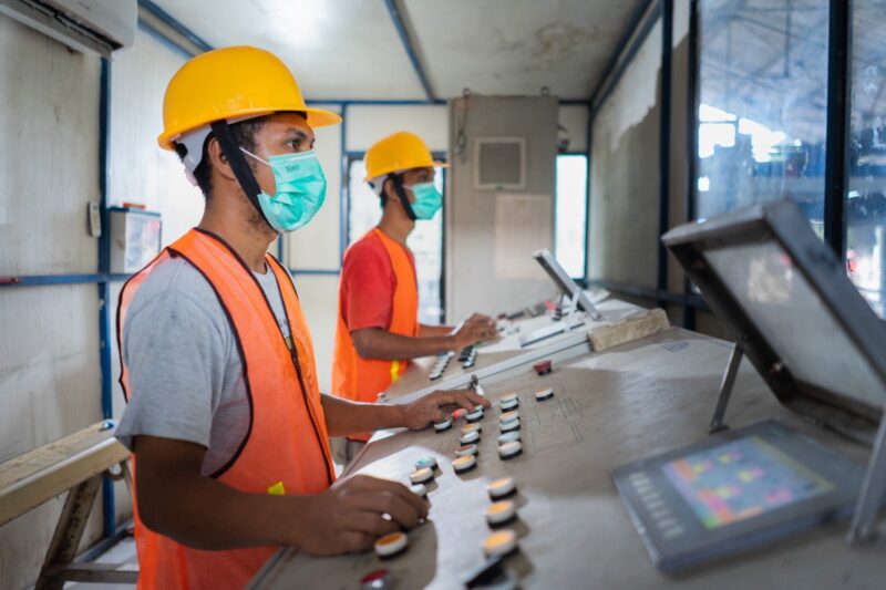 Aktivitas produksi bata ringan di pabrik Kalla Beton yang berlokasi di Jl KIMA XVII.